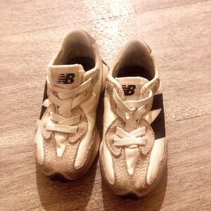 New Balance 327 Athletic Shoe baby Sz 6
